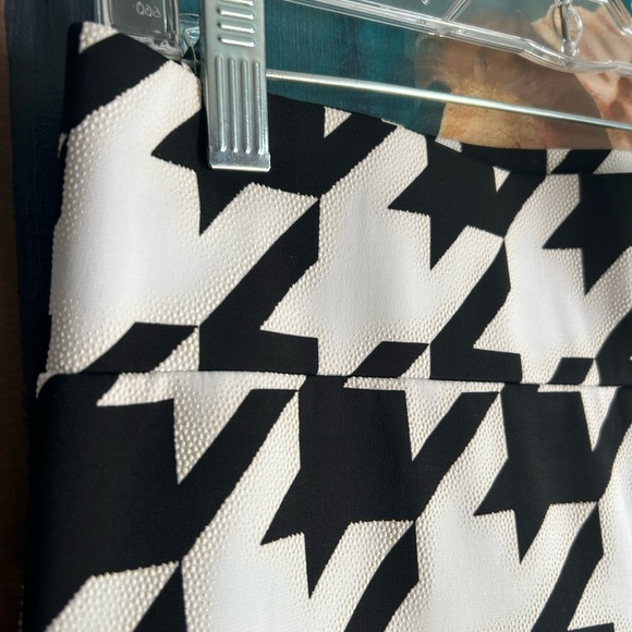 Frank Lyman Design Black and White Houndstooth Skinny Pants 12 - Picture 5 of 16
